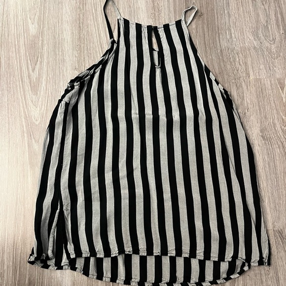 Old Navy top - Picture 2 of 5